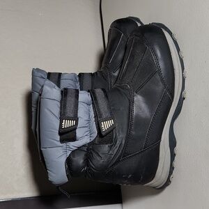 LL Bean snowboots size 6 black gray boys girls